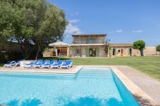 Finca en Can Picafort - Can Cadernera by Rentallorca