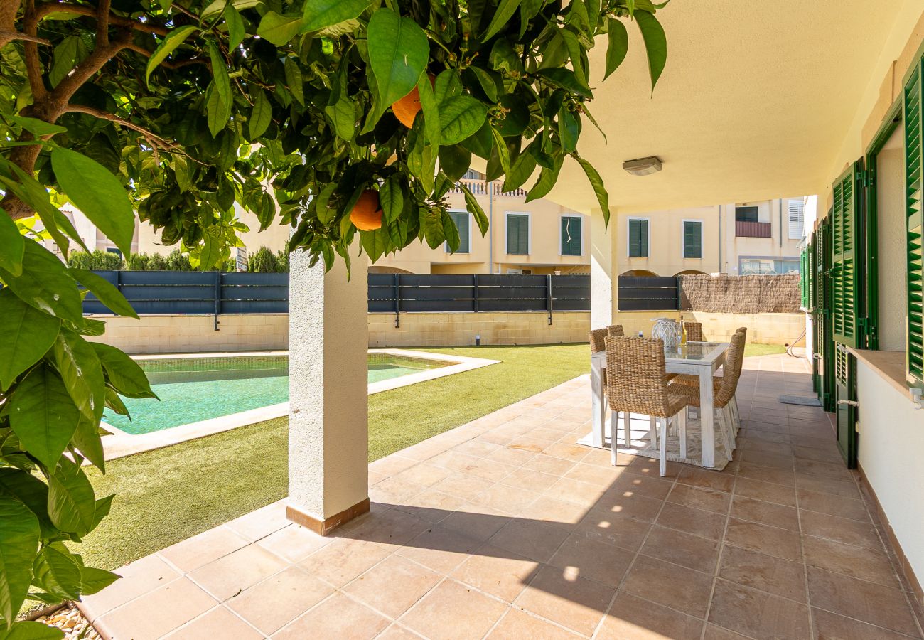 Casa adosada en Porreres - Moderna casa de vacaciones con piscina en el corazón de Porreres.
