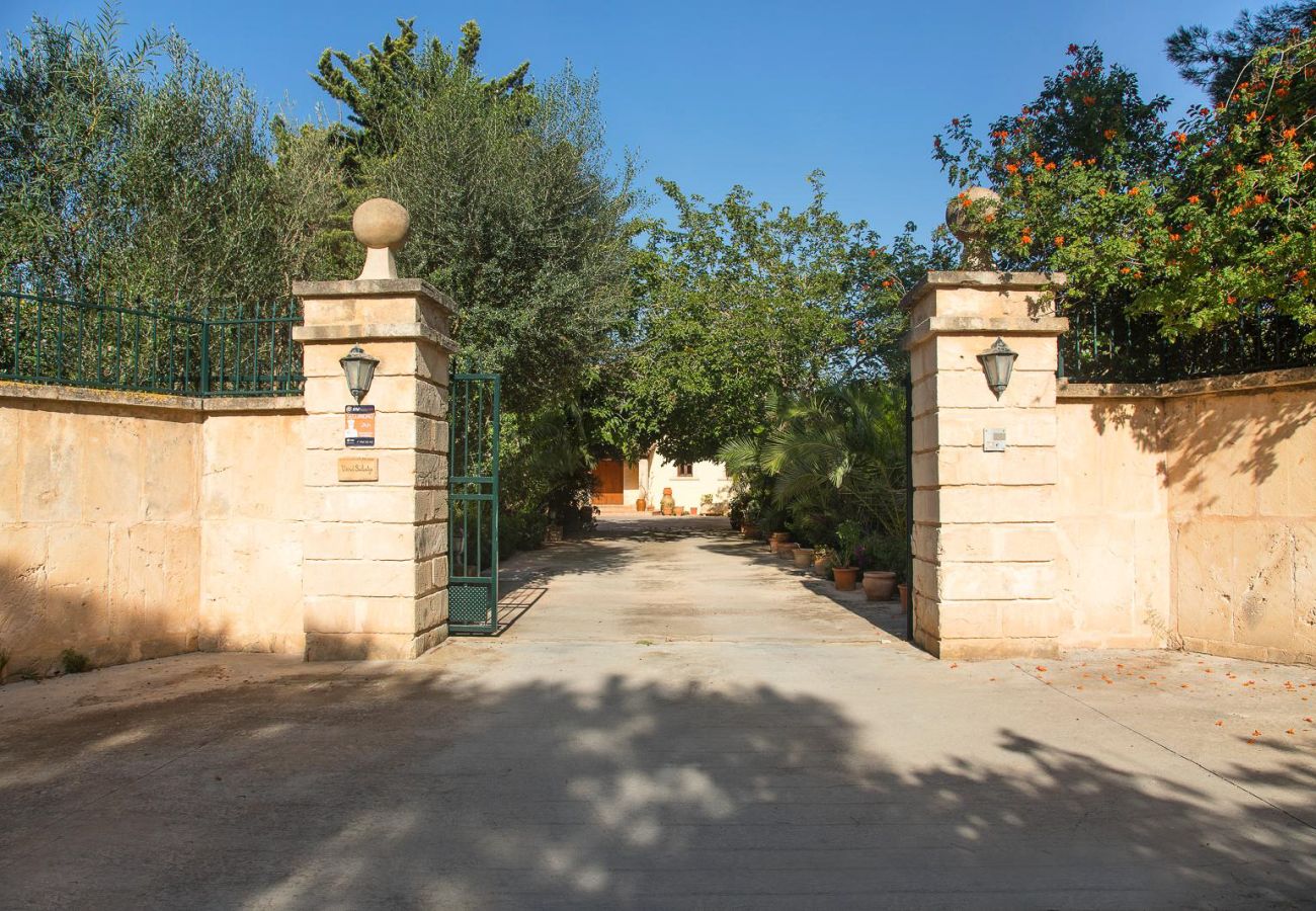 Finca en Muro - Verd Salvatge by Rentallorca