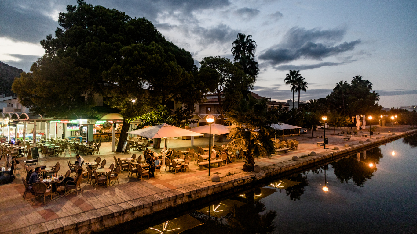 puerto-pollensa-noche.jpg