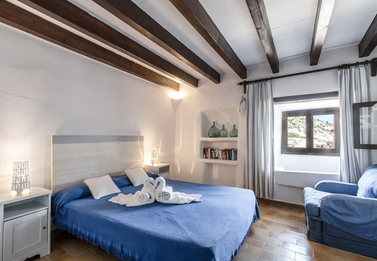 House in Cala Sant Vicenç -  Blue fisherman house 3 By home villas 360