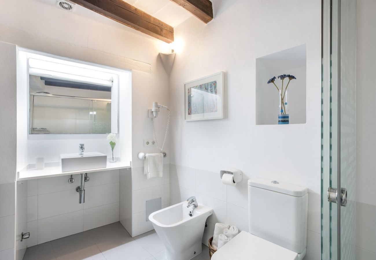 House in Cala Sant Vicenç -  Blue fisherman house 3 By home villas 360