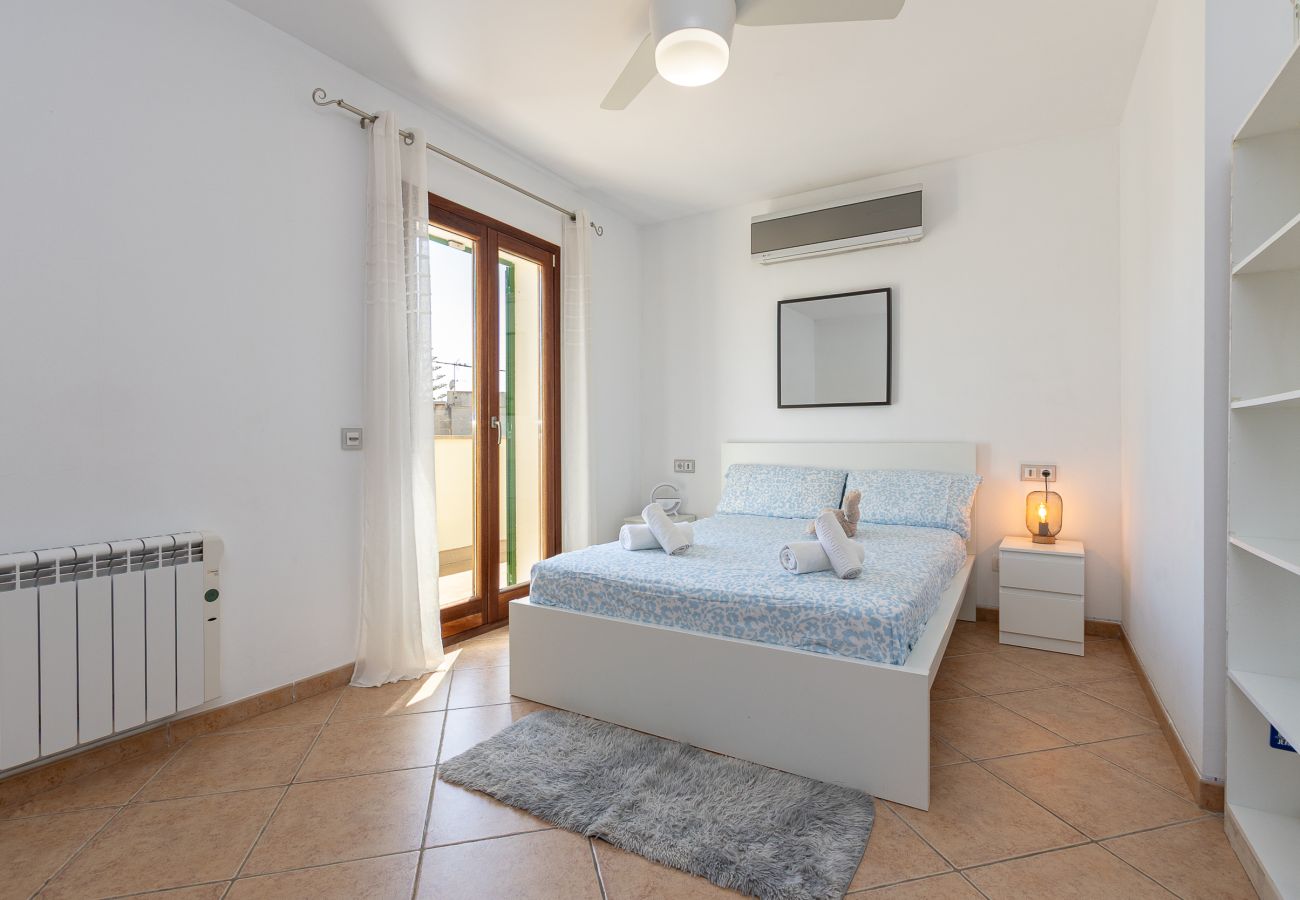 Terraced House in Porreres -  Modern holiday home with pool in the heart of Porreres.