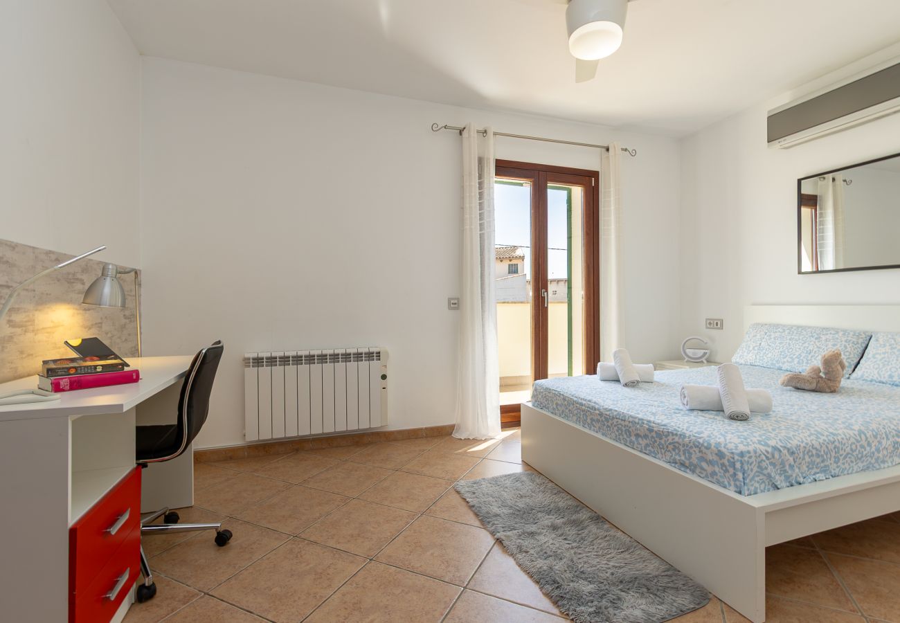 Terraced House in Porreres -  Modern holiday home with pool in the heart of Porreres.