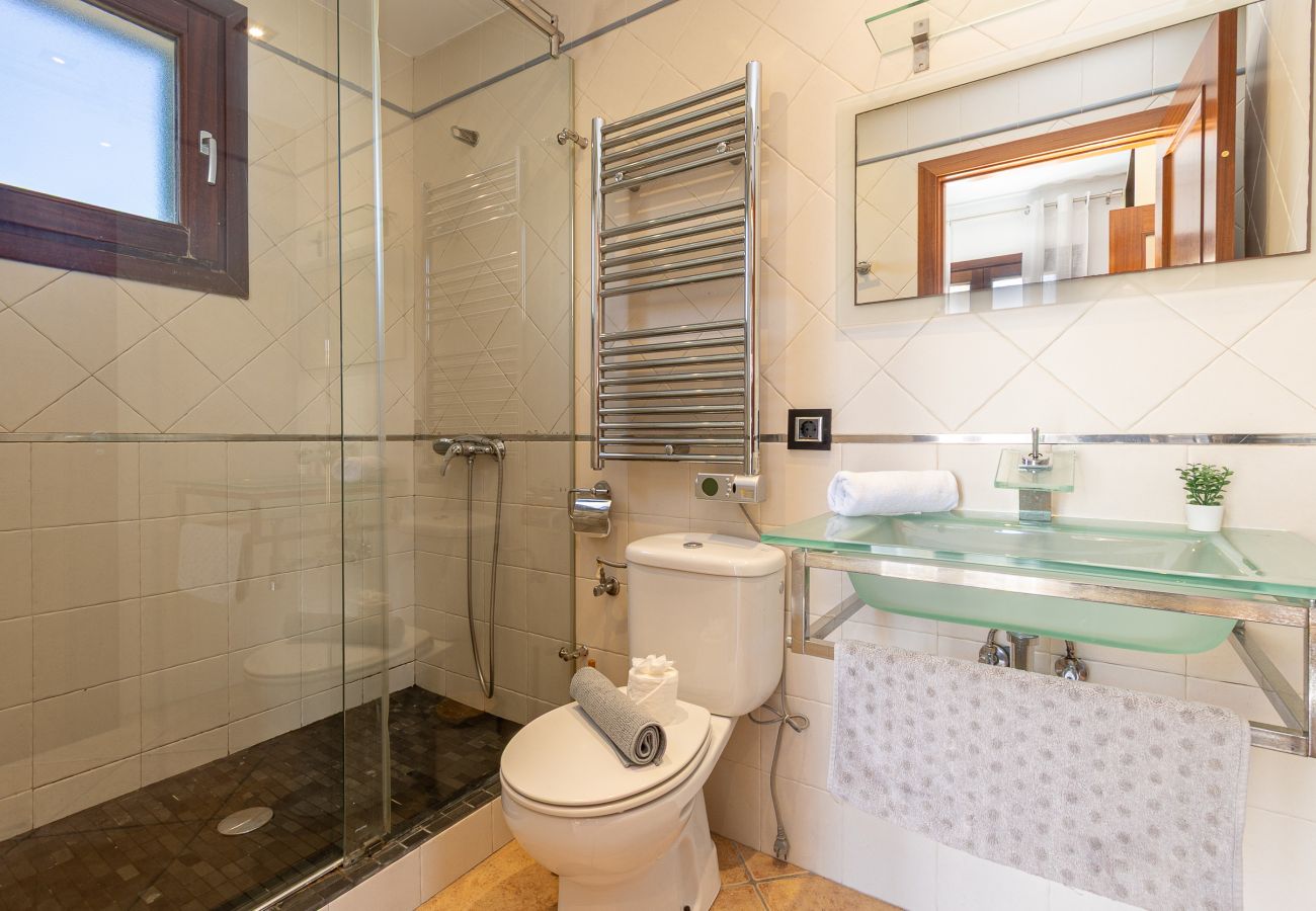 Terraced House in Porreres -  Modern holiday home with pool in the heart of Porreres.