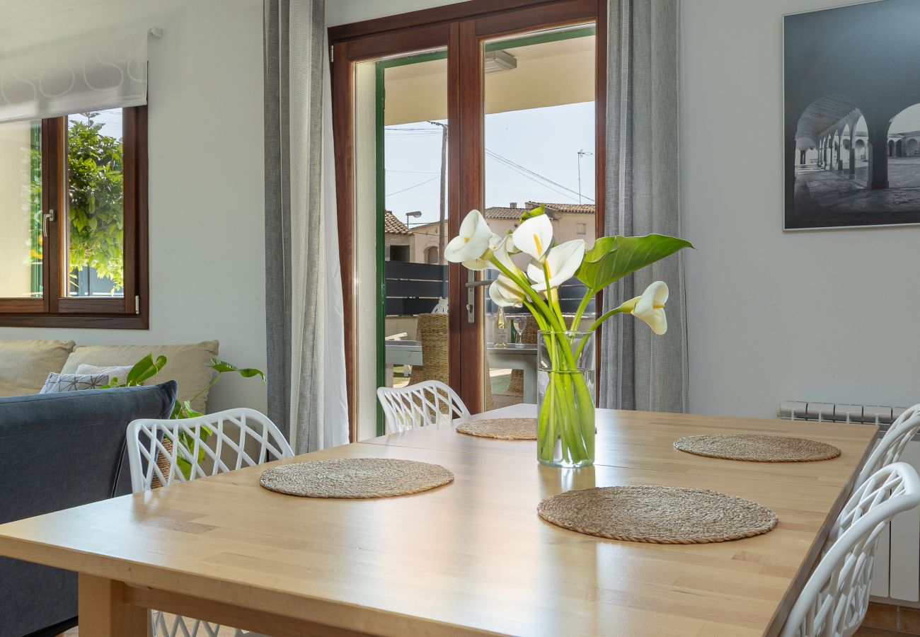 Terraced House in Porreres -  Modern holiday home with pool in the heart of Porreres.