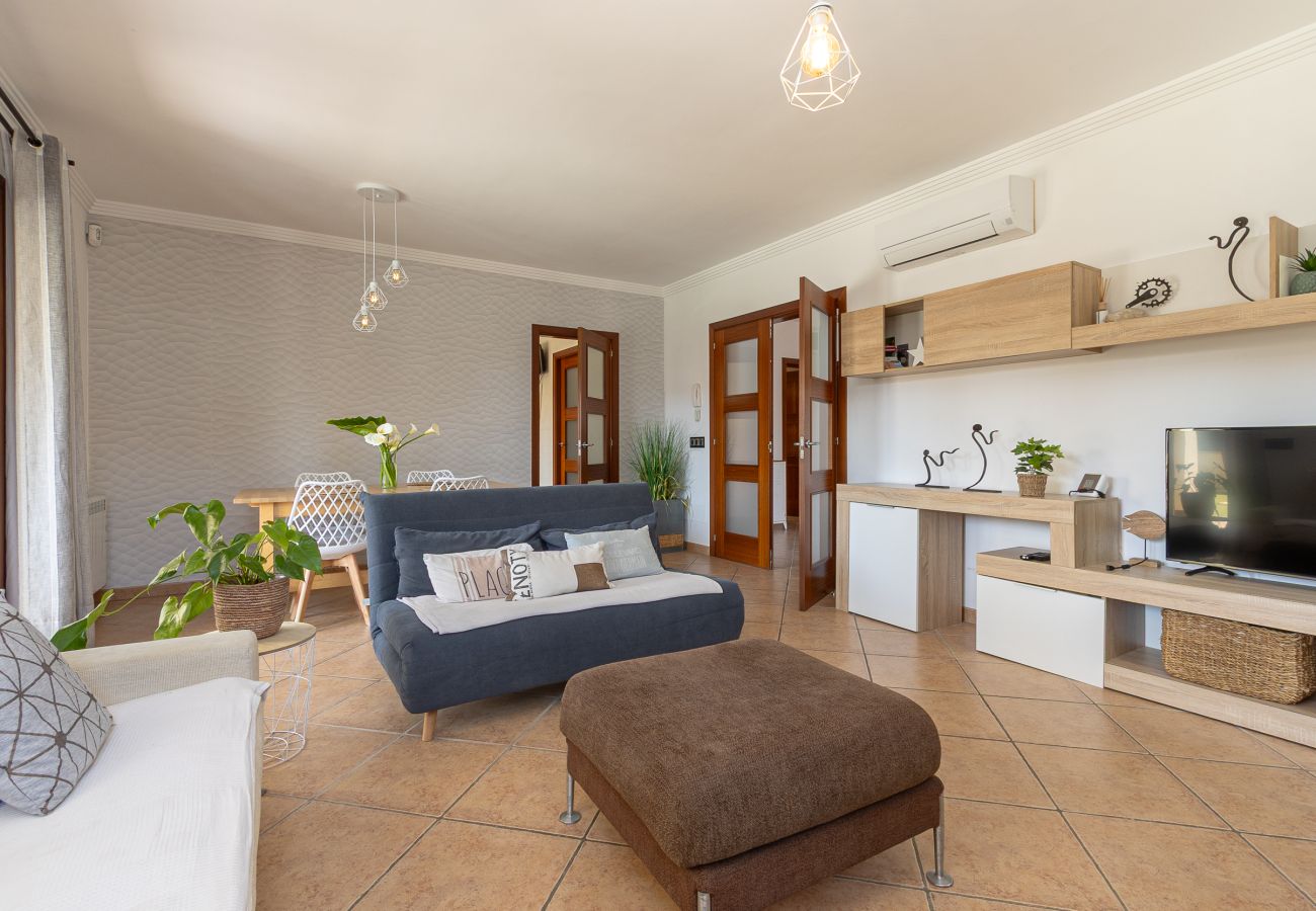 Terraced House in Porreres -  Modern holiday home with pool in the heart of Porreres.