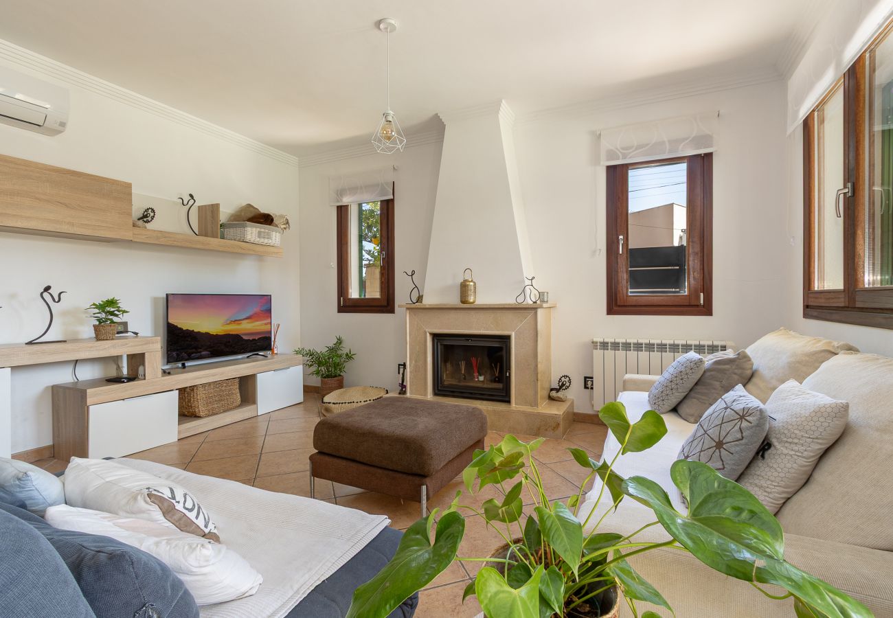 Terraced House in Porreres -  Modern holiday home with pool in the heart of Porreres.