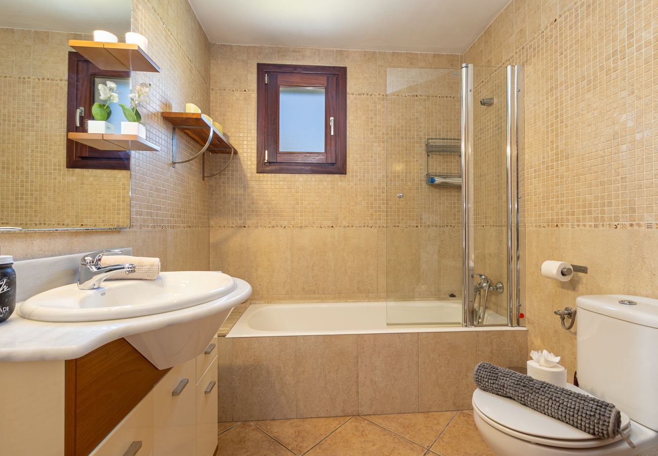 Terraced House in Porreres -  Modern holiday home with pool in the heart of Porreres.