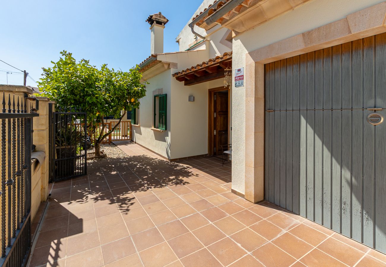 Terraced House in Porreres -  Modern holiday home with pool in the heart of Porreres.