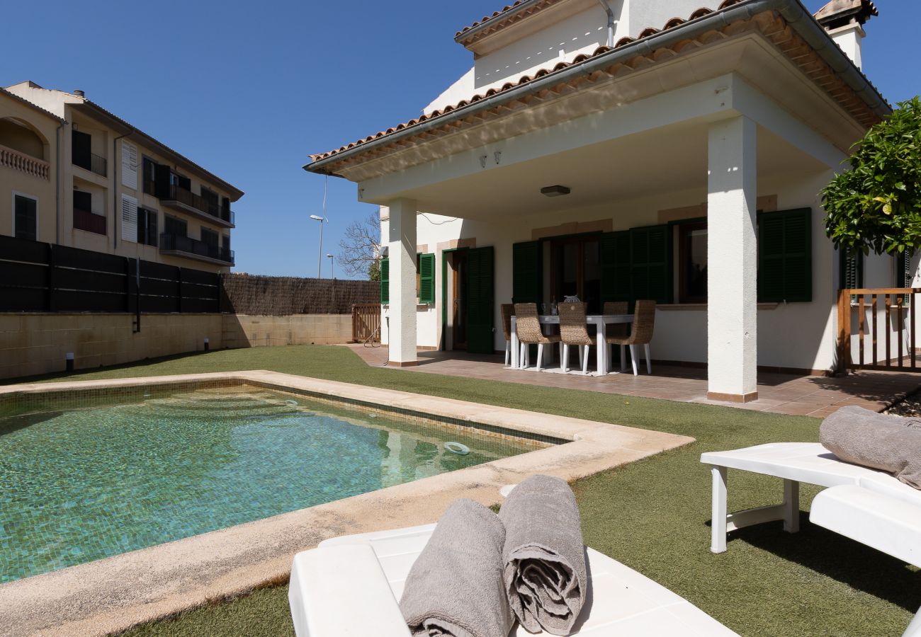 Terraced House in Porreres -  Modern holiday home with pool in the heart of Porreres.