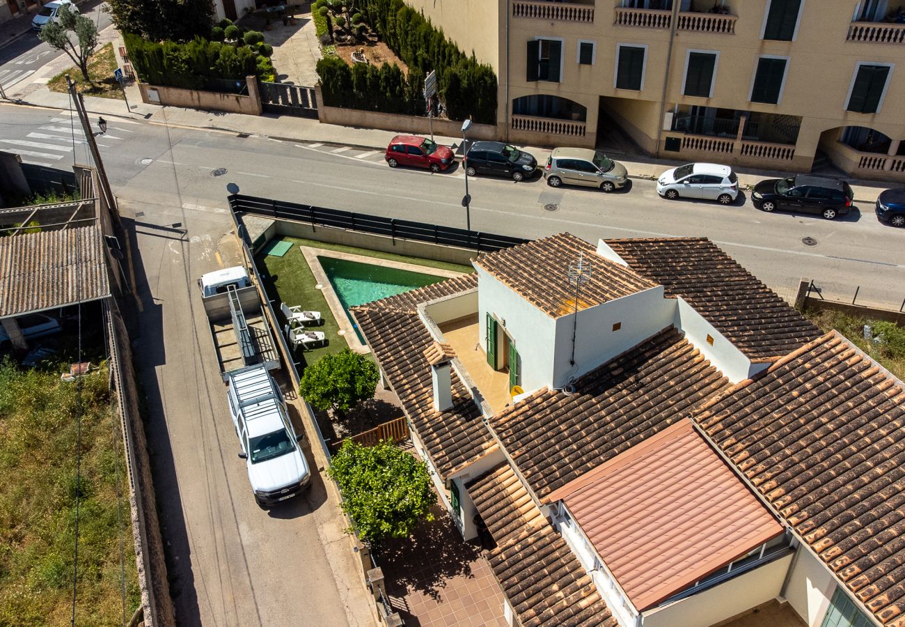 Terraced House in Porreres -  Modern holiday home with pool in the heart of Porreres.