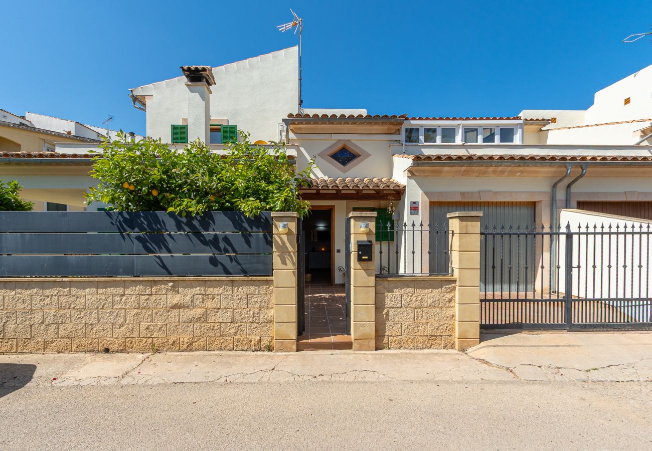 Terraced House in Porreres -  Modern holiday home with pool in the heart of Porreres.
