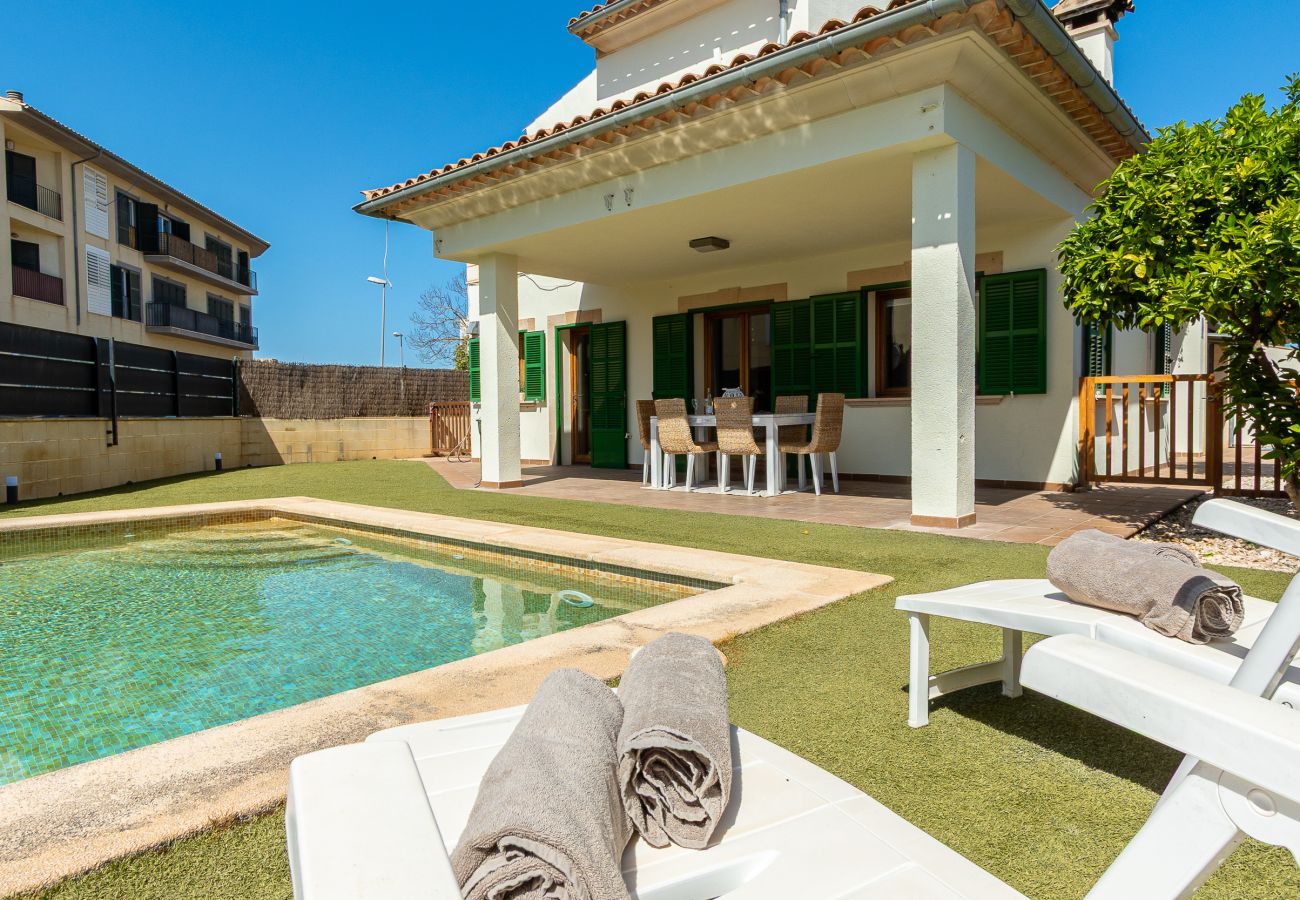 Terraced House in Porreres -  Modern holiday home with pool in the heart of Porreres.