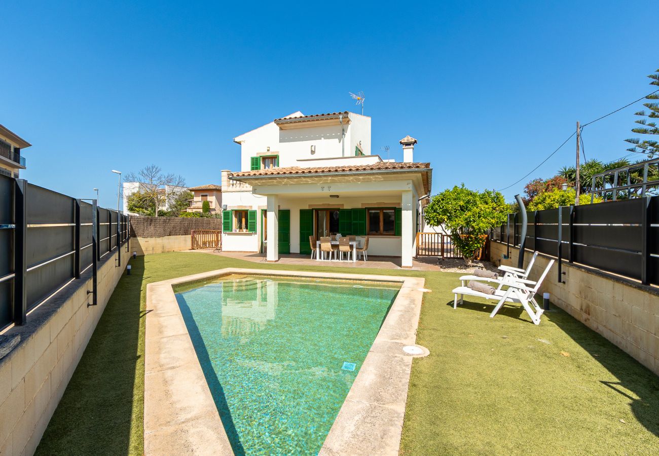 Terraced House in Porreres -  Modern holiday home with pool in the heart of Porreres.
