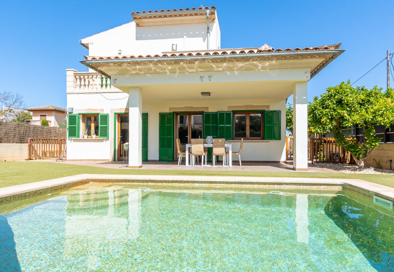 Terraced House in Porreres -  Modern holiday home with pool in the heart of Porreres.