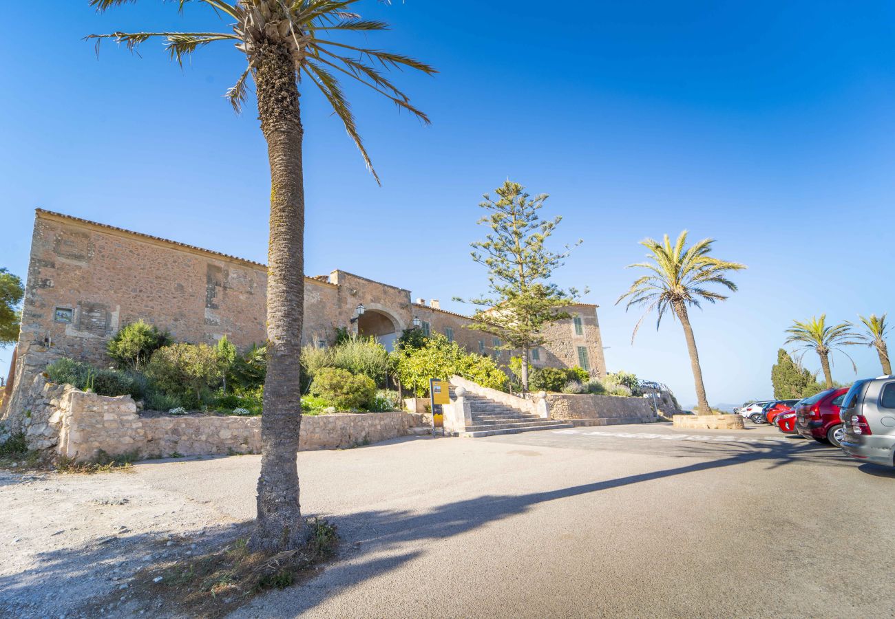Terraced House in Porreres -  Modern holiday home with pool in the heart of Porreres.