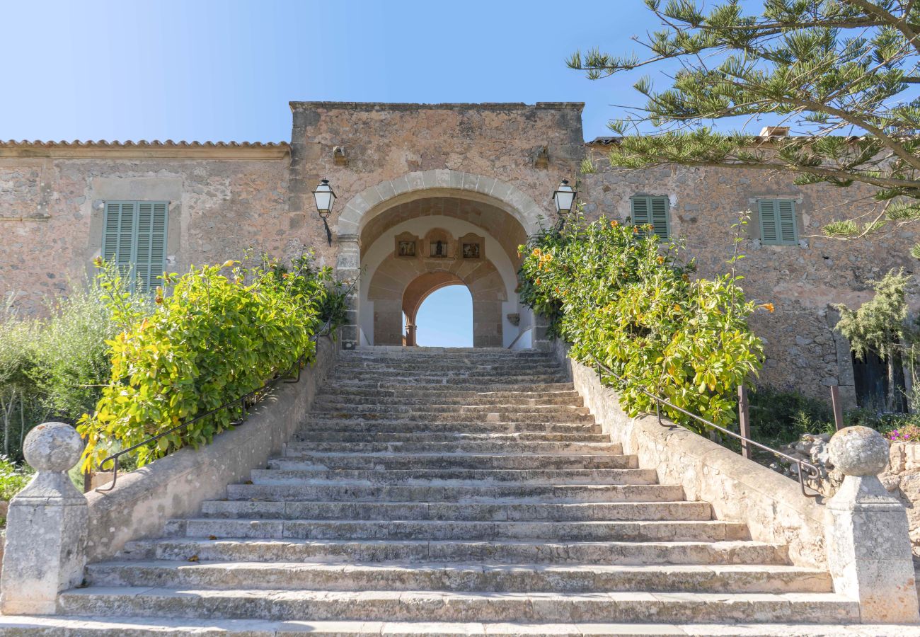 Terraced House in Porreres -  Modern holiday home with pool in the heart of Porreres.
