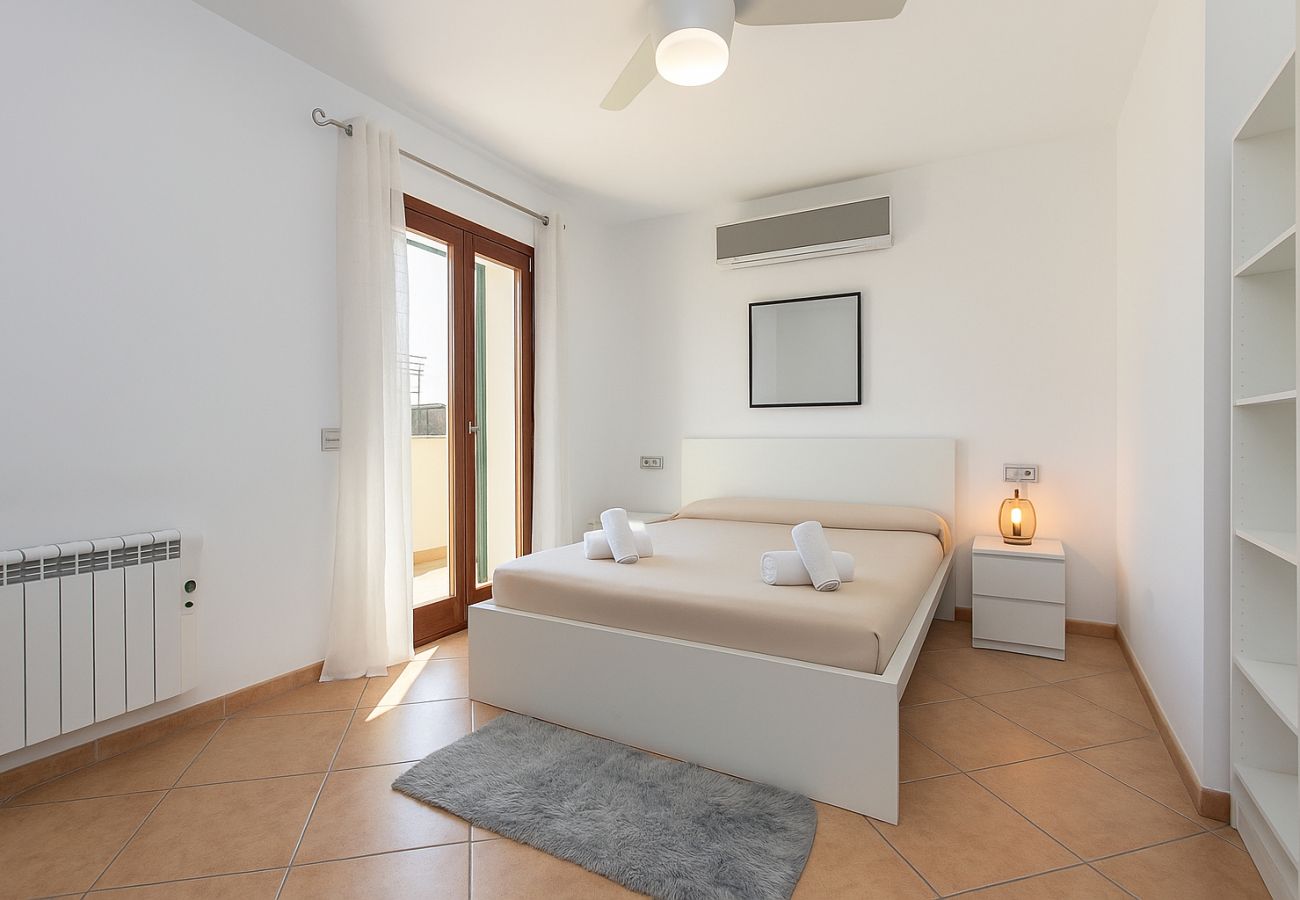 Terraced House in Porreres -  Modern holiday home with pool in the heart of Porreres.