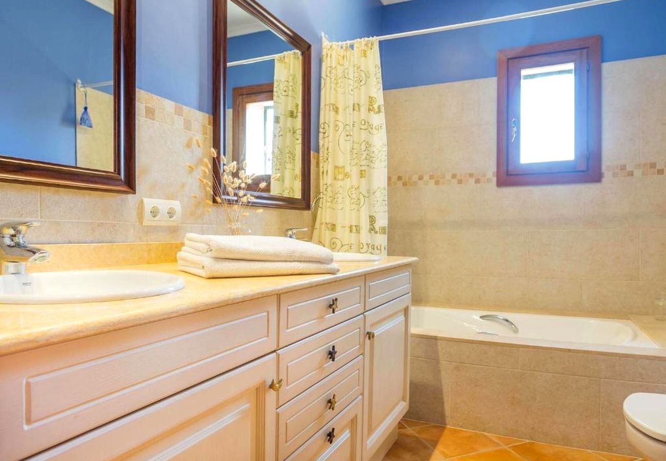 Chalet in Alaro - ses veles